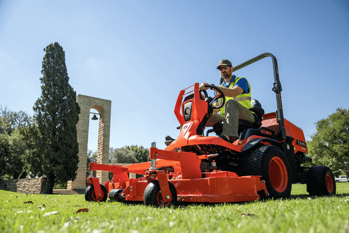 Professional mowing with a front mount series model