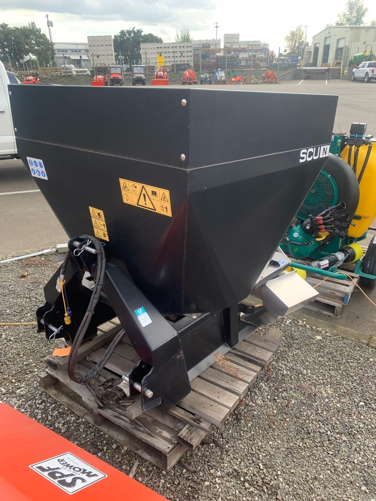 GEARMORE N1000 COMPOST SPREADER