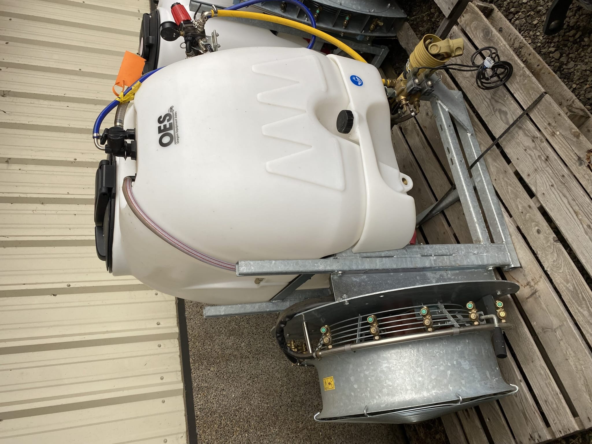 PBM LG400E 106 GAL 3PT AIRBLAST W/ ELEC CONTROL